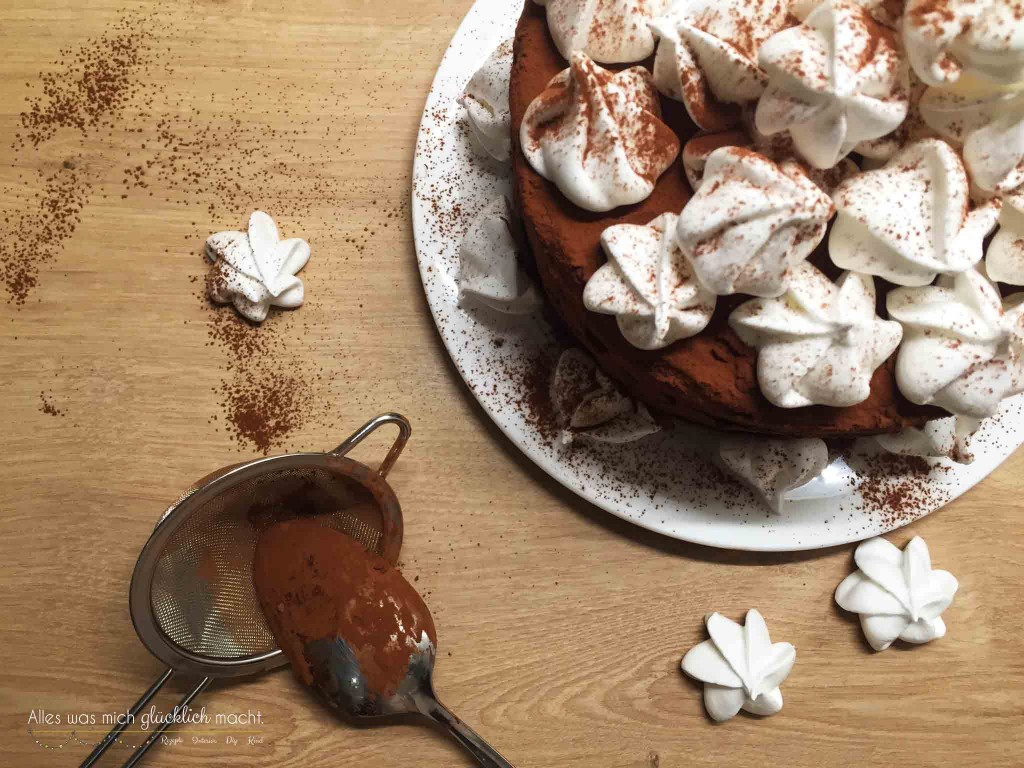 Nougat Marzipan Torte mit Knuspertopping